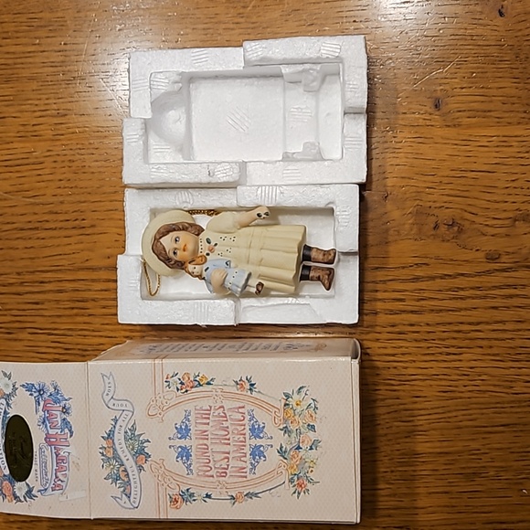 Jan Hagara ornament  - Emily - Picture 2 of 2